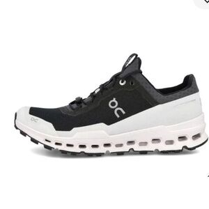 On Running “Cloudultra” Running Shoes in Black/White Women’s Size 9